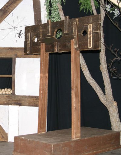 Makkelijk tranporteerbare schandpaal, leuk voor foto's