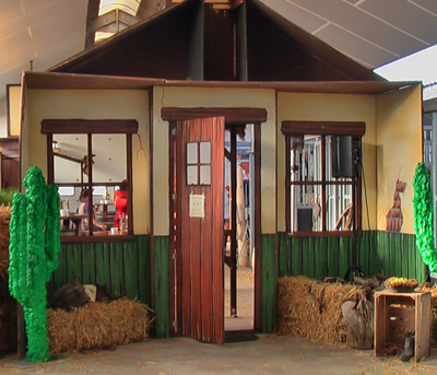 Doorloopdecor van een cowboy huisje (general-store)