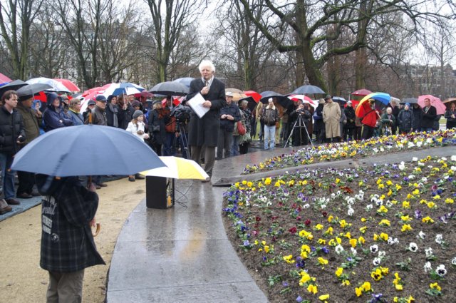 onthulling_standbeeldjoostvandenvondel_amsterdamgrootbeeldpresentatieeslevents21.jpg