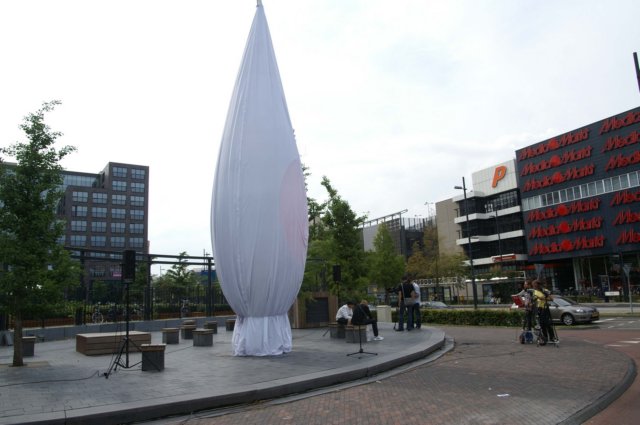 sculptuur_lichtdruppel_eindhoven_onthullingeslevents1.jpg