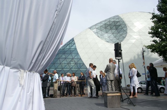 sculptuur_lichtdruppel_eindhoven_onthullingeslevents10.jpg