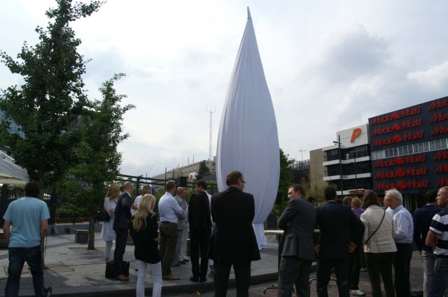 sculptuur_lichtdruppel_eindhoven_onthullingeslevents17.jpg