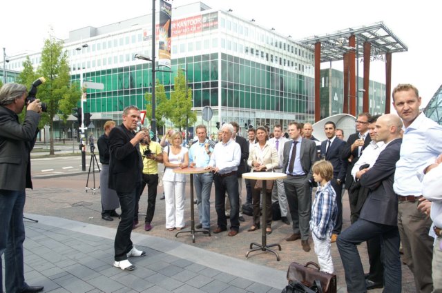 sculptuur_lichtdruppel_eindhoven_onthullingeslevents22.jpg