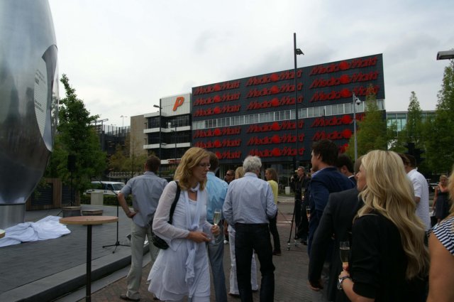 sculptuur_lichtdruppel_eindhoven_onthullingeslevents29.jpg