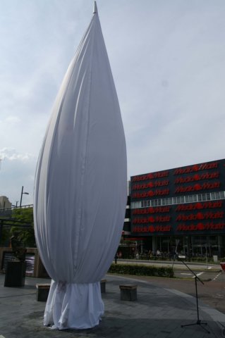 sculptuur_lichtdruppel_eindhoven_onthullingeslevents7.jpg